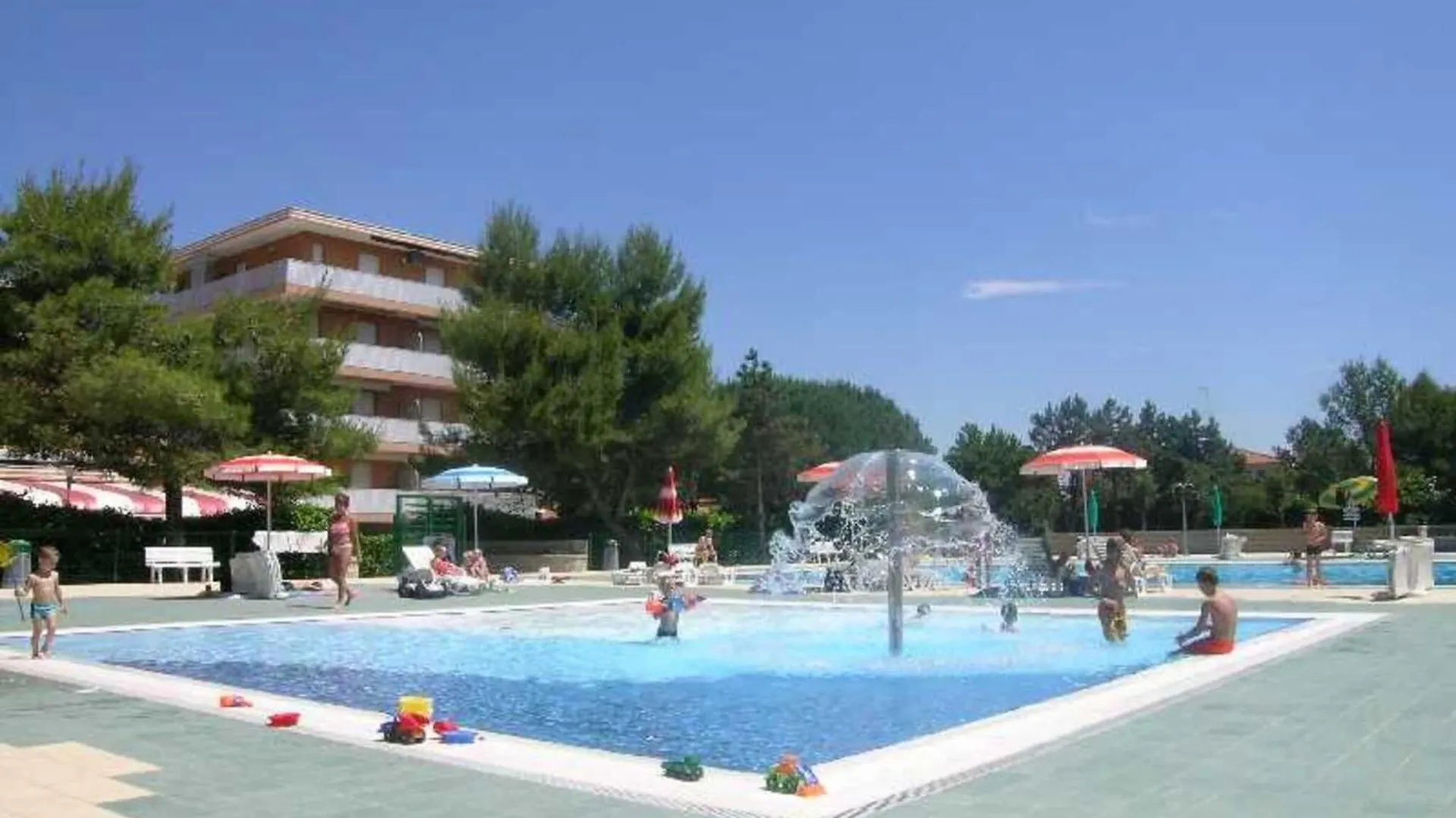 Enjoy A Lovely Flat With Pool - Beahost Bibione Włochy